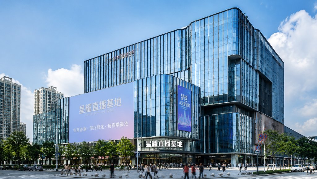 现代玻璃幕墙直播基地大楼,品牌墙醒目,人流穿梭,都市写实风格
