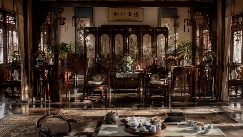 古装宫廷花厅,屏风花几茶席,中式古典写实场景